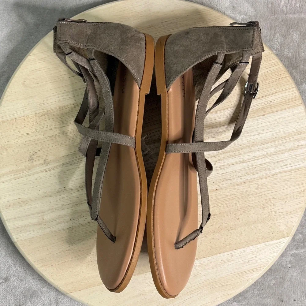 Torrid Womens Wide Width Gladiator Thong Sandals Taupe Brown Strappy Back Zip